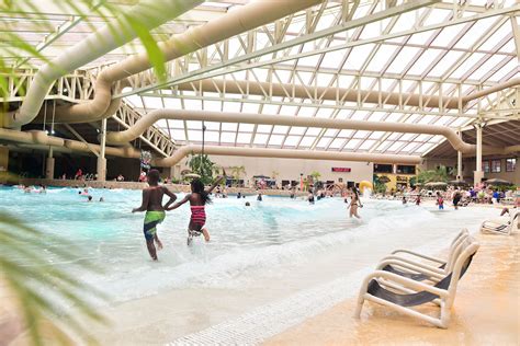 hotels with indoor water parks